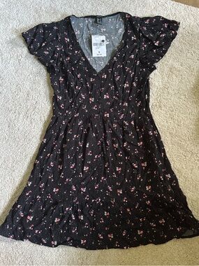Forever 21 Dress - New With Tags - size small